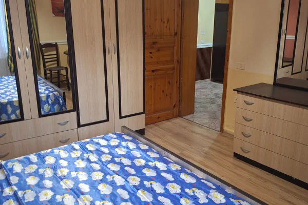 Shtepi me qera Apartament ne Tirane, 2+1, Mobilimi E mobiluar, Pagesa 65,000  Leke.