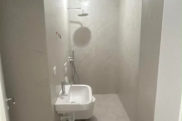 Shtepi me qera Apartament ne Tirane, 1+1, Mobilimi Pjeserisht e mobiluar, Pagesa 35,000  Leke.