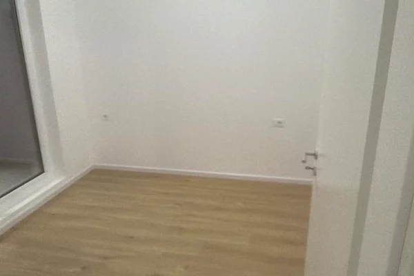 Shtepi me qera Apartament ne Tirane, 1+1, Mobilimi Pjeserisht e mobiluar, Pagesa 35,000  Leke.