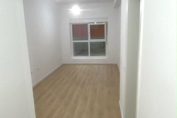 Shtepi me qera Apartament ne Tirane, 1+1, Mobilimi Pjeserisht e mobiluar, Pagesa 35,000  Leke.