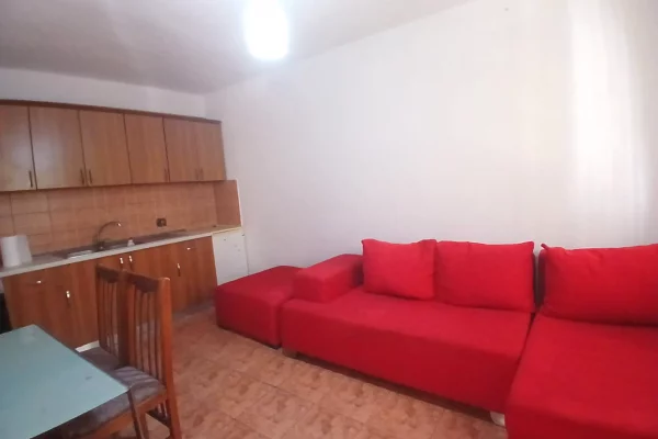 Jepet me qera apartament 1+1 te Zogu i Zi 400 mije lek/muaj