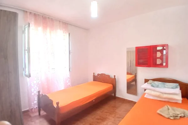Shtepi me qera Apartament ne Tirane, 1+1, Mobilimi E mobiluar, Pagesa 40,000  Leke.