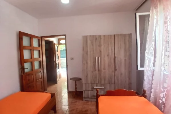 Shtepi me qera Apartament ne Tirane, 1+1, Mobilimi E mobiluar, Pagesa 40,000  Leke.
