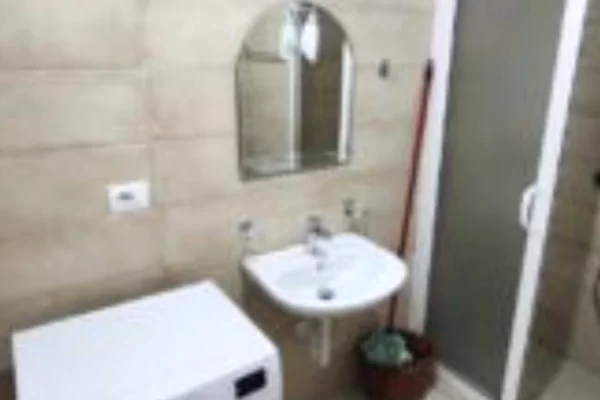 Shtepi ne shitje Apartament ne Tirane, 1+1, Mobilimi E mobiluar, Pagesa 135,000  Euro.