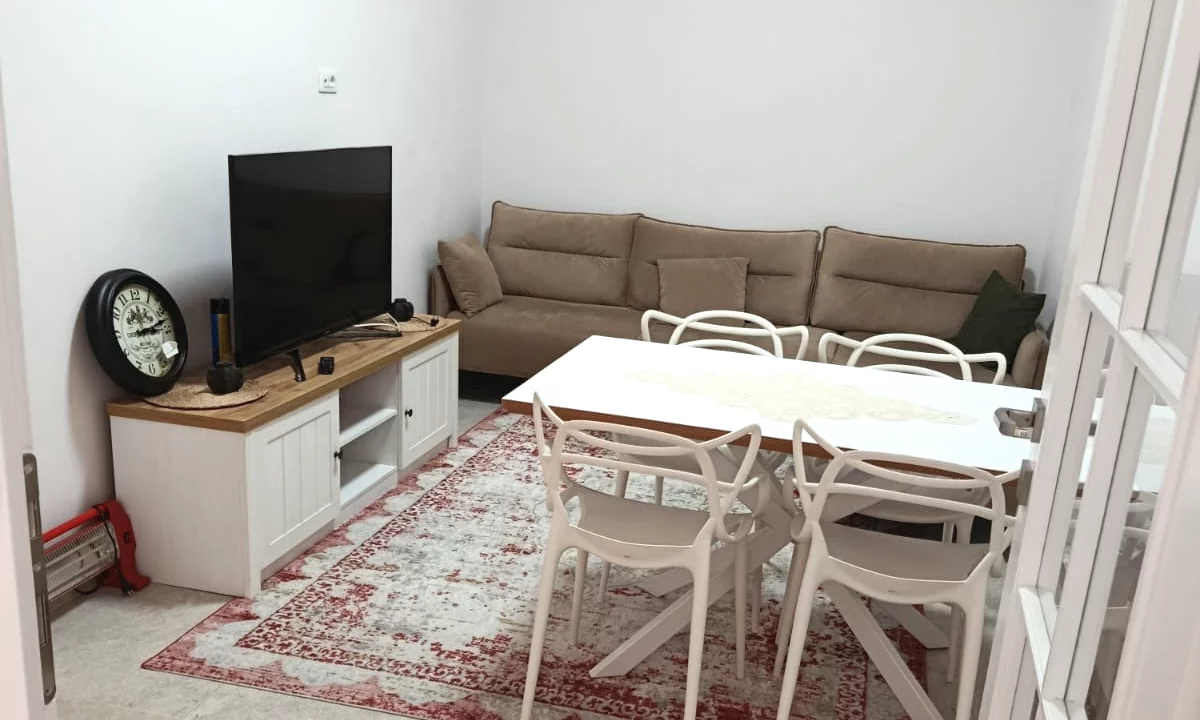 Shtepi me qera Apartament ne Tirane, 1+1, Mobilimi E mobiluar, Pagesa 55,000  Leke.