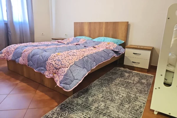 Shtepi me qera Apartament ne Tirane, 2+1, Mobilimi E mobiluar, Pagesa 65,000  Leke.