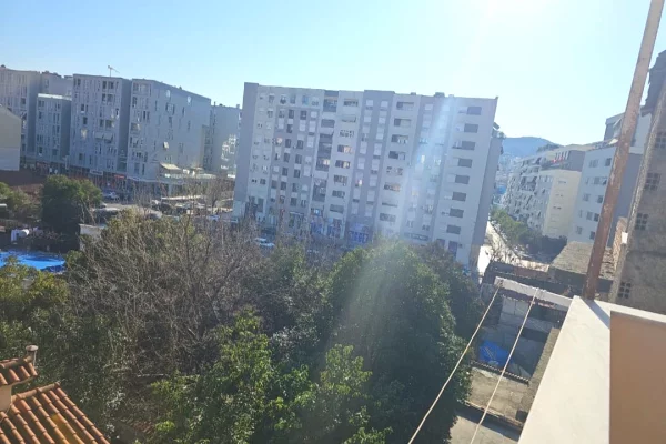 Shtepi me qera Apartament ne Tirane, 2+1, Mobilimi E mobiluar, Pagesa 65,000  Leke.