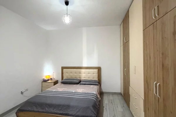 Shtepi ne shitje Apartament ne Tirane, 2+1, Mobilimi E mobiluar, Pagesa 15,500,000  Leke.