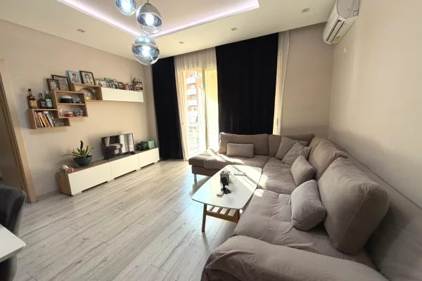 Shitet Apartament 2+1 afer rrethrrotullimit Astir 