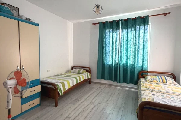 Shtepi ne shitje Apartament ne Tirane, 2+1, Mobilimi E mobiluar, Pagesa 15,500,000  Leke.