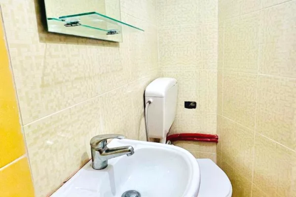Shtepi me qera Apartament ne Tirane, Garsoniere, Mobilimi E mobiluar, Pagesa 28,000  Leke.