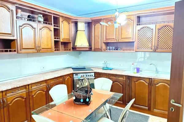 Shtepi me qera Apartament ne Tirane, 2+1, Mobilimi E mobiluar, Pagesa 70,000  Leke.