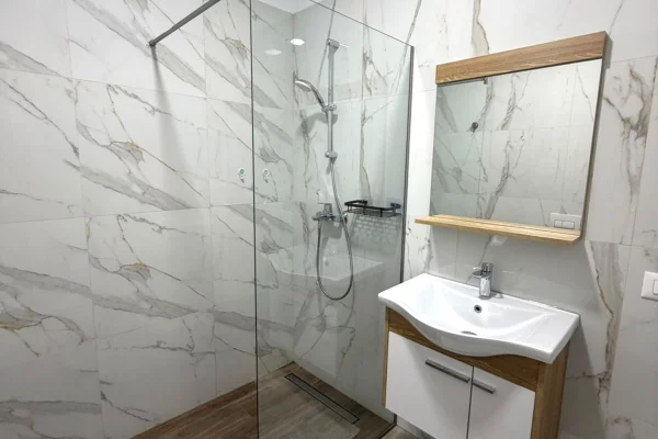 Shtepi me qera Apartament ne Tirane, 1+1, Mobilimi E mobiluar, Pagesa 900  Euro.
