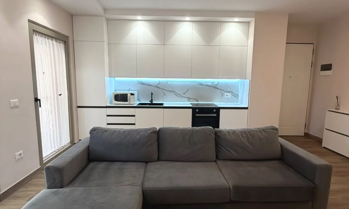 Shtepi me qera Apartament ne Tirane, 1+1, Mobilimi E mobiluar, Pagesa 900  Euro.
