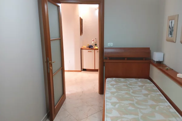 Shtepi me qera Apartament ne Tirane, 2+1, Mobilimi E mobiluar, Pagesa 85,000  Leke.