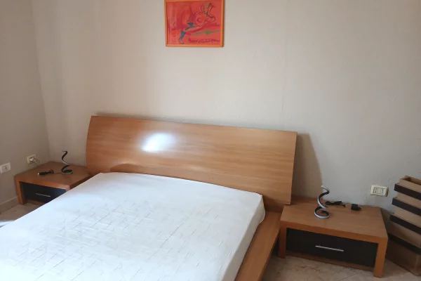 Shtepi me qera Apartament ne Tirane, 2+1, Mobilimi E mobiluar, Pagesa 85,000  Leke.