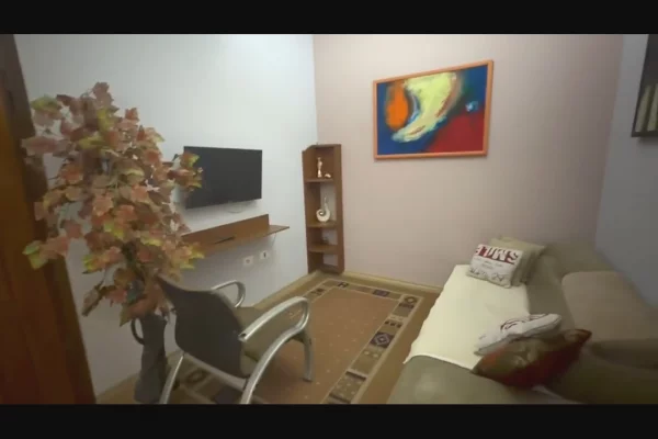JEPET ME QIRA – APARTAMENT 2+1  📍 Përballë Spitalit Amerikan 3
