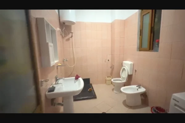 Shtepi me qera Apartament ne Tirane, 2+1, Mobilimi E mobiluar, Pagesa 40,000  Leke.