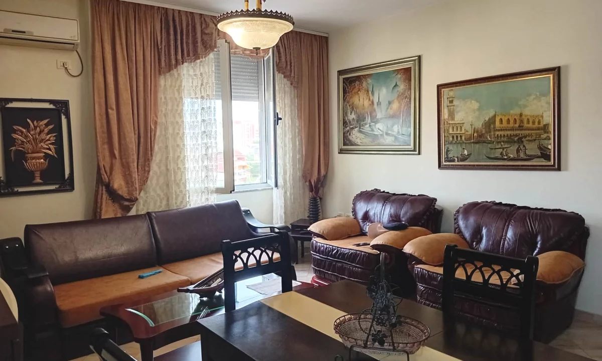 Shtepi ne shitje Apartament ne Tirane, 2+1, Mobilimi E mobiluar, Pagesa 16,000,000  Leke.