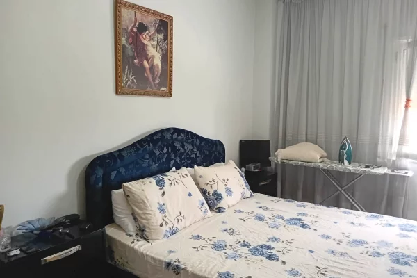 Shtepi ne shitje Apartament ne Tirane, 2+1, Mobilimi E mobiluar, Pagesa 16,000,000  Leke.