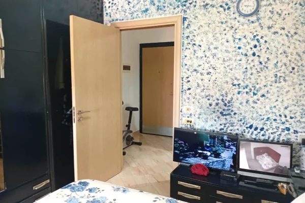 Shtepi ne shitje Apartament ne Tirane, 2+1, Mobilimi E mobiluar, Pagesa 16,000,000  Leke.