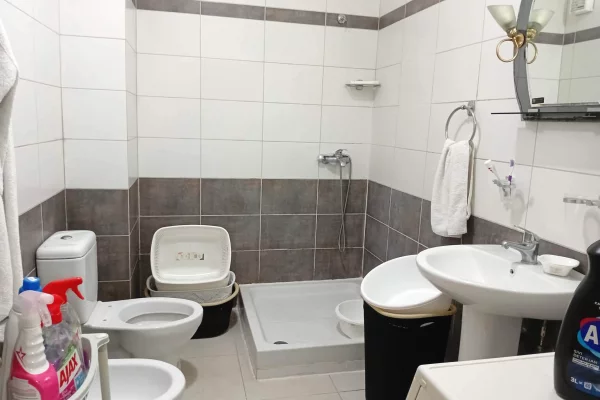 Shtepi ne shitje Apartament ne Tirane, 2+1, Mobilimi E mobiluar, Pagesa 16,000,000  Leke.