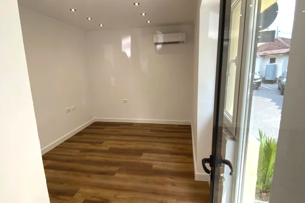 Ambient biznesi me qera 3+1 ne Tirane - 800 Euro