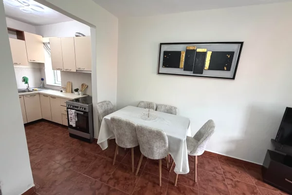 Shtepi me qera Apartament ne Tirane, 1+1, Mobilimi E mobiluar, Pagesa 45,000  Leke.
