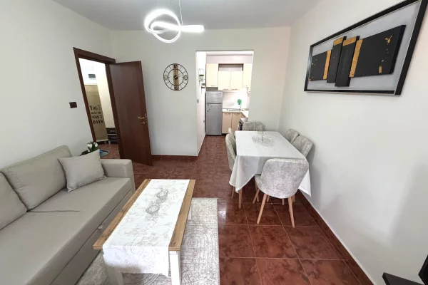 Shtepi me qera Apartament ne Tirane, 1+1, Mobilimi E mobiluar, Pagesa 45,000  Leke.