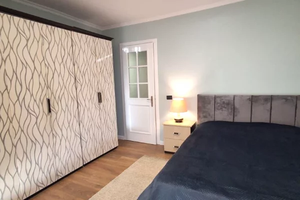 Shtepi me qera Apartament ne Tirane, 1+1, Mobilimi E mobiluar, Pagesa 60,000  Leke.