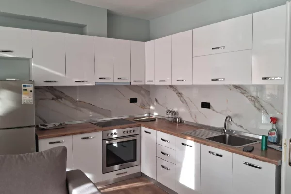 Shtepi me qera Apartament ne Tirane, 1+1, Mobilimi E mobiluar, Pagesa 60,000  Leke.