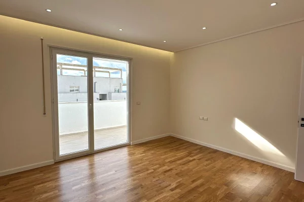 Shitet, Apartament 2+1, Qesarak, Fresk.