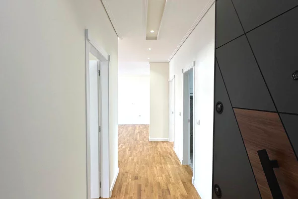Shtepi ne shitje Apartament ne Tirane, 2+1, Mobilimi Bosh, pa mobiluar, Pagesa 135,000  Euro.
