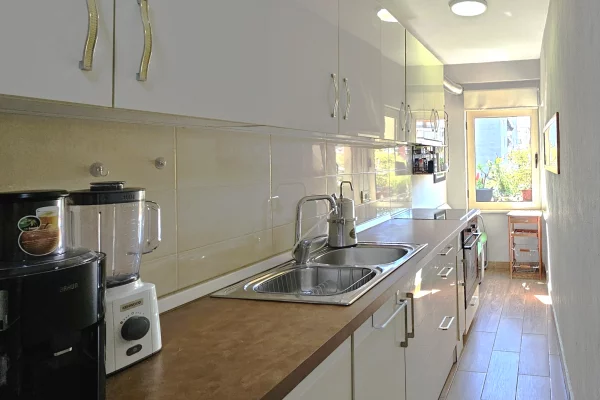 Shtepi ne shitje Apartament ne Tirane, 2+1, Mobilimi E mobiluar, Pagesa 176,000  Euro.
