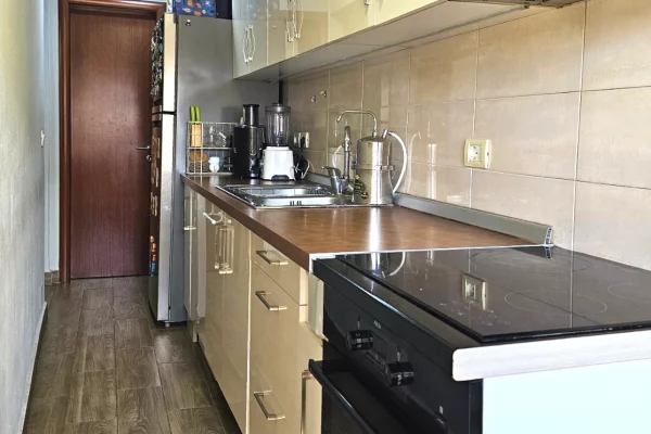 Shtepi ne shitje Apartament ne Tirane, 2+1, Mobilimi E mobiluar, Pagesa 176,000  Euro.