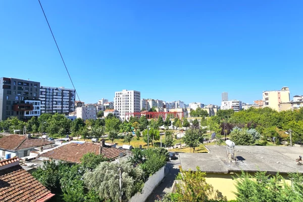 Shtepi ne shitje Apartament ne Tirane, 2+1, Mobilimi E mobiluar, Pagesa 176,000  Euro.