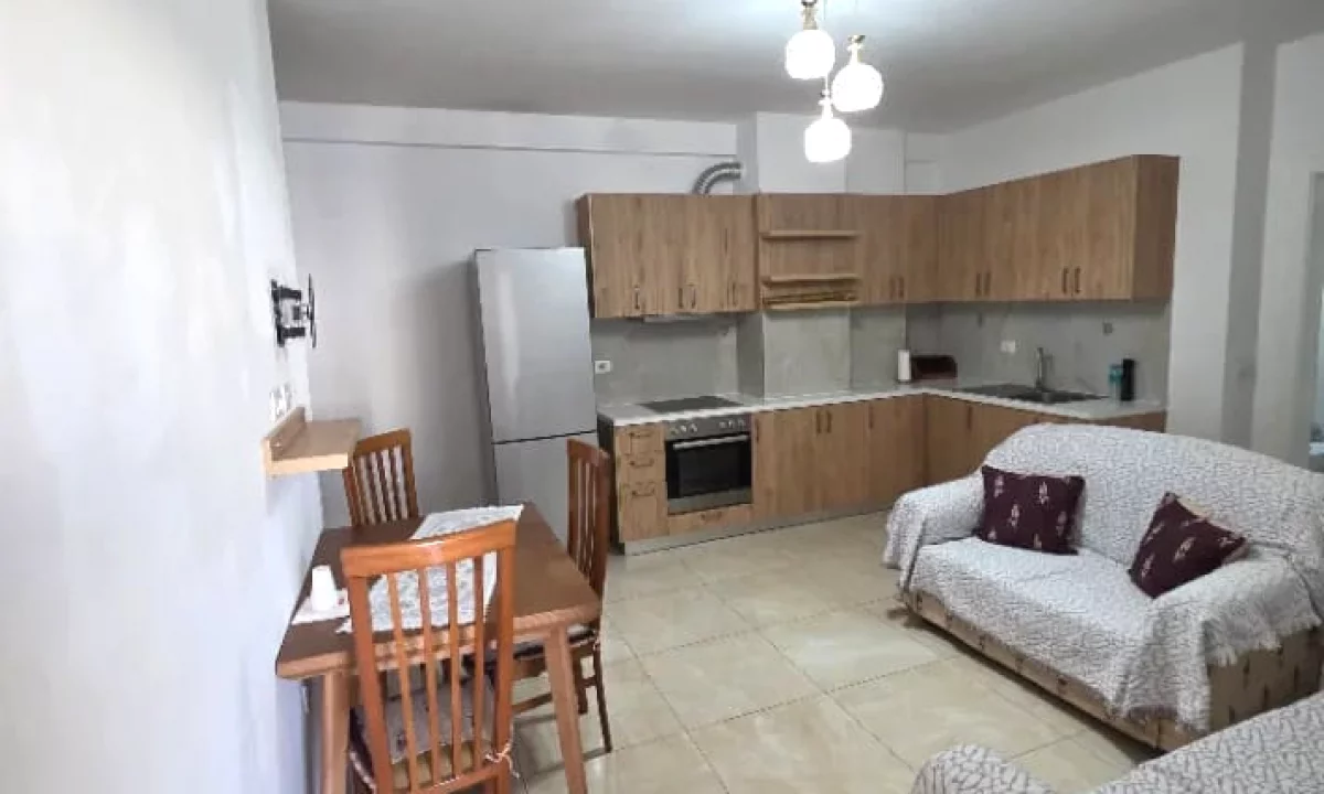 Shtepi me qera Apartament ne Tirane, 2+1, Mobilimi E mobiluar, Pagesa 45,000  Leke.