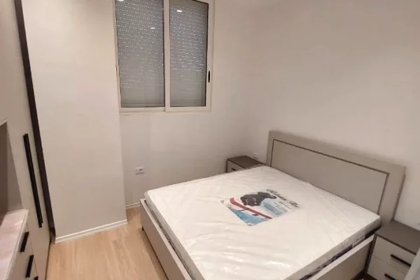 Shtepi me qera Apartament ne Tirane, 1+1, Mobilimi E mobiluar, Pagesa 55,000  Leke.