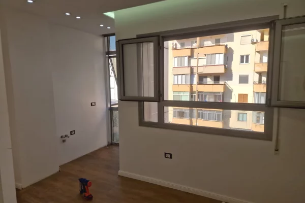 Shtepi ne shitje Apartament ne Tirane, 1+1, Mobilimi Bosh, pa mobiluar, Pagesa 16,500,000  Leke.
