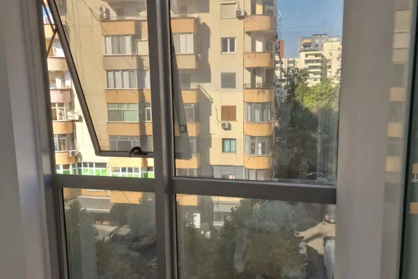 Shtepi ne shitje Apartament ne Tirane, 1+1, Mobilimi Bosh, pa mobiluar, Pagesa 16,500,000  Leke.