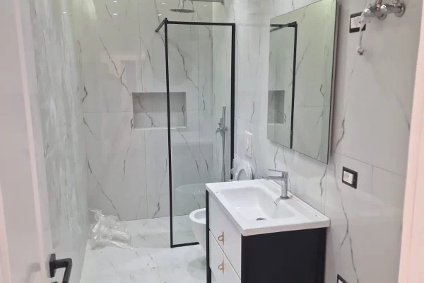Shtepi ne shitje Apartament ne Tirane, 1+1, Mobilimi Bosh, pa mobiluar, Pagesa 16,500,000  Leke.