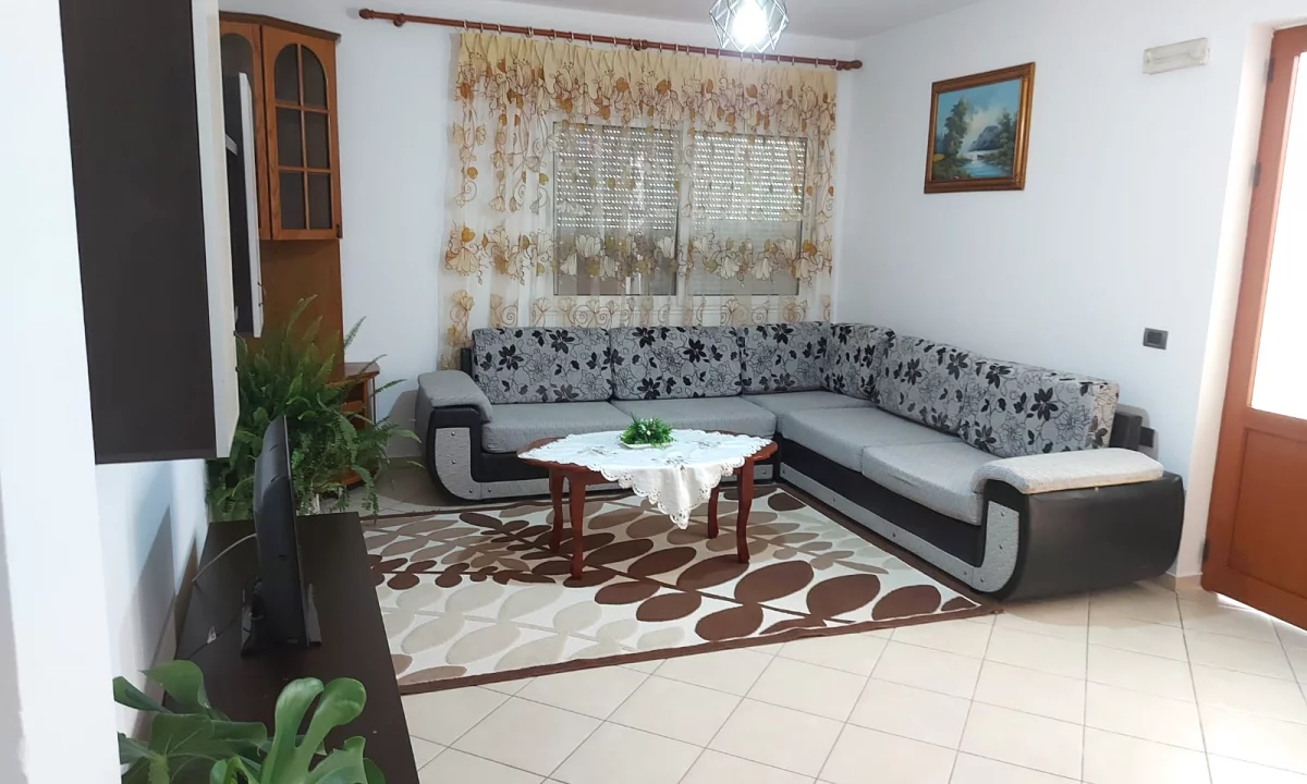 Shtepi me qera Apartament ne Tirane, 2+1, Mobilimi E mobiluar, Pagesa 50,000  Leke.