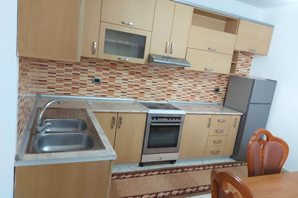 Shtepi me qera Apartament ne Tirane, 2+1, Mobilimi E mobiluar, Pagesa 50,000  Leke.
