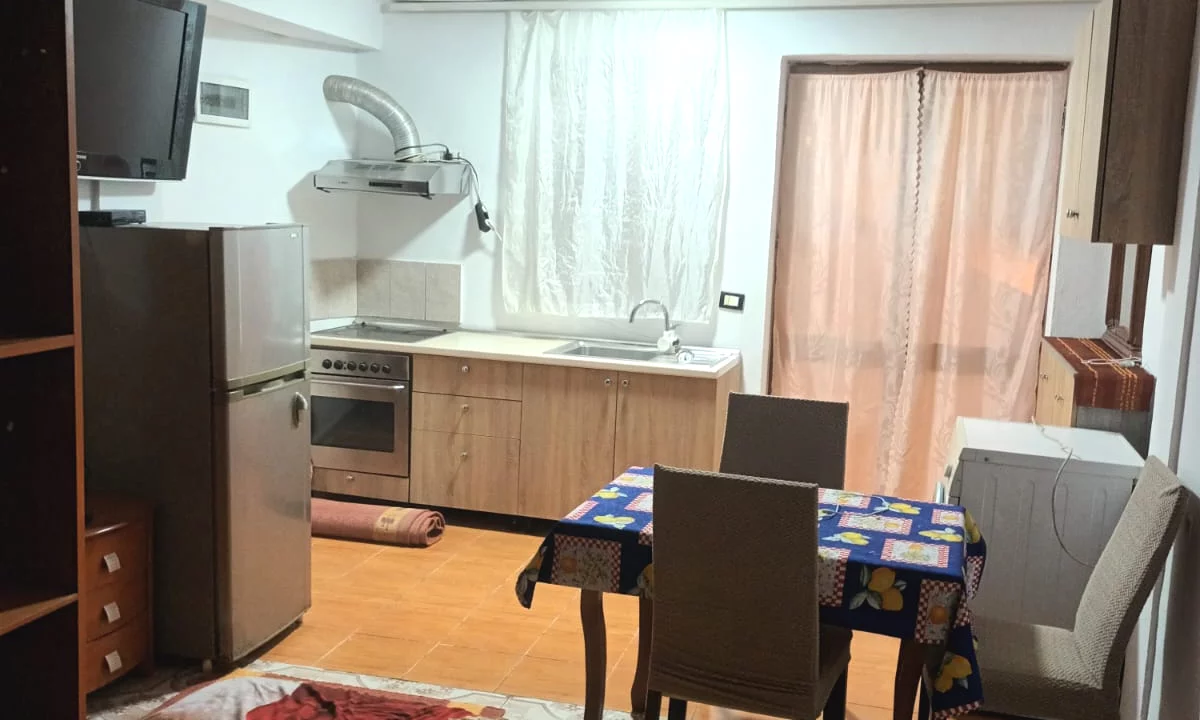 Shtepi me qera Apartament ne Tirane, Garsoniere, Mobilimi E mobiluar, Pagesa 35,000  Leke.