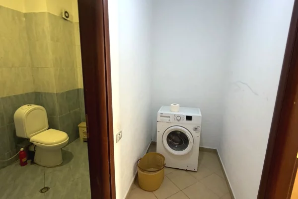 Shtepi ne shitje Apartament ne Tirane, 2+1, Mobilimi E mobiluar, Pagesa 145,000  Euro.