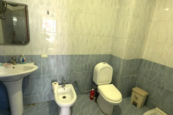 Shtepi ne shitje Apartament ne Tirane, 2+1, Mobilimi E mobiluar, Pagesa 145,000  Euro.
