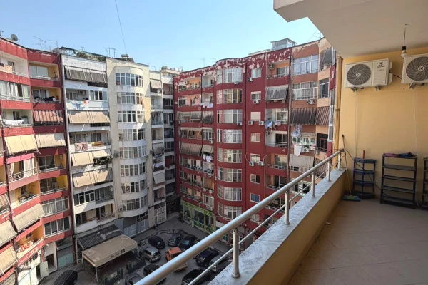 Shtepi ne shitje Apartament ne Tirane, 2+1, Mobilimi E mobiluar, Pagesa 145,000  Euro.