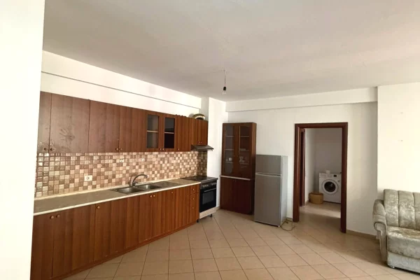 Shtepi ne shitje Apartament ne Tirane, 2+1, Mobilimi E mobiluar, Pagesa 145,000  Euro.