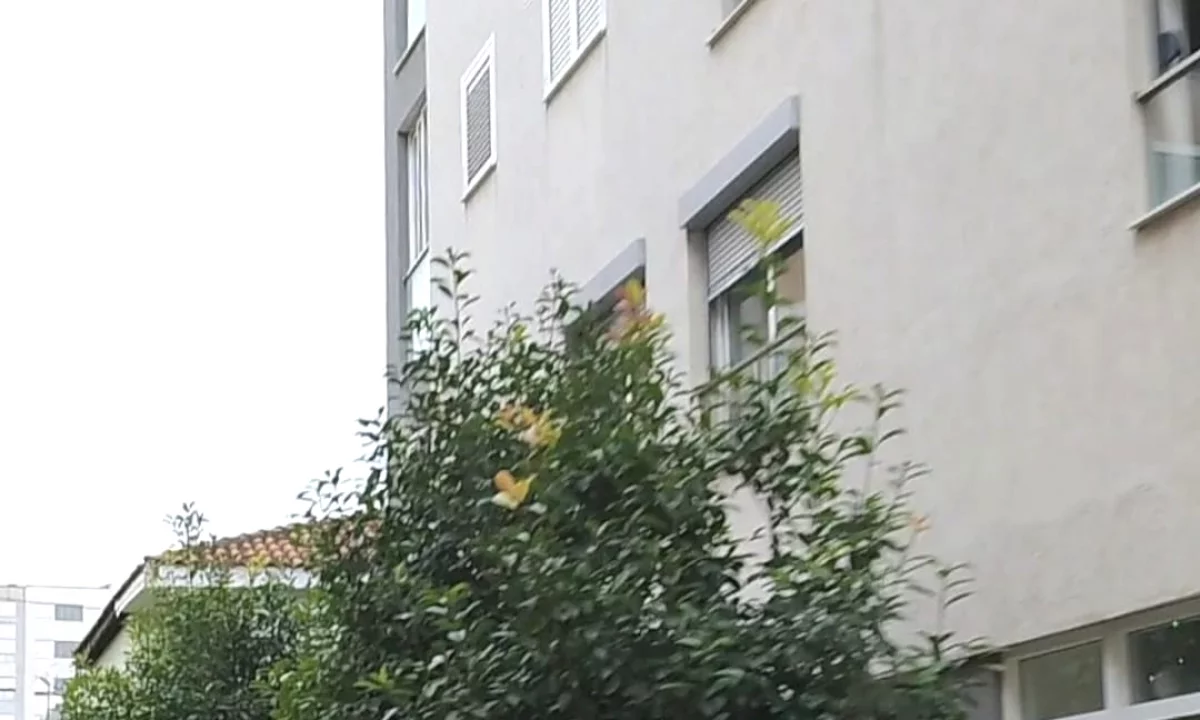 Jepet me qera dyqan ne kat 0 ne Bllokun e Vasil Shantos.