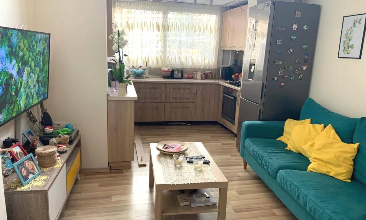 Shtepi me qera Duplex(shtepi me 2 kate) ne Tirane, 1+1, Mobilimi E mobiluar, Pagesa 55,000  Leke.